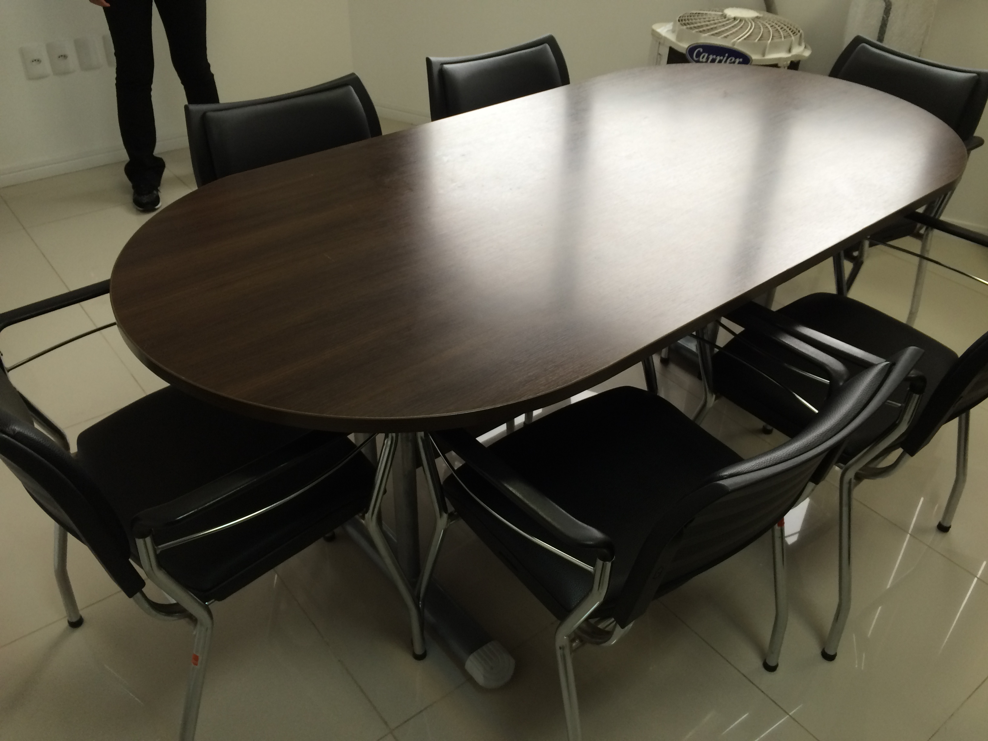 Mesa Oval Usada Para Reunião Com 6 Cadeiras Itajaí, Sp